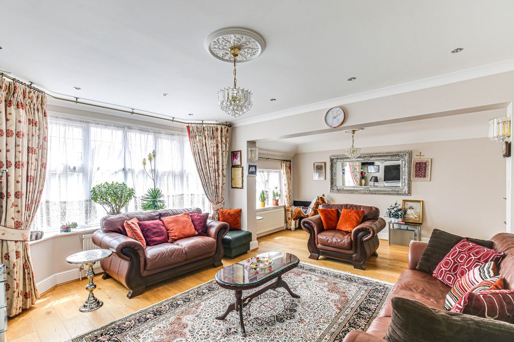 Property photo 3 of 33