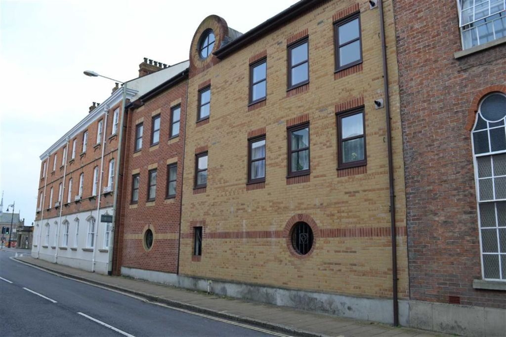 Property photo 1 of 1 A Newly Refurbished Three/ Four Bedroom Property  In Ha2