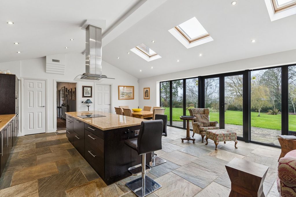 Property photo 3 of 30