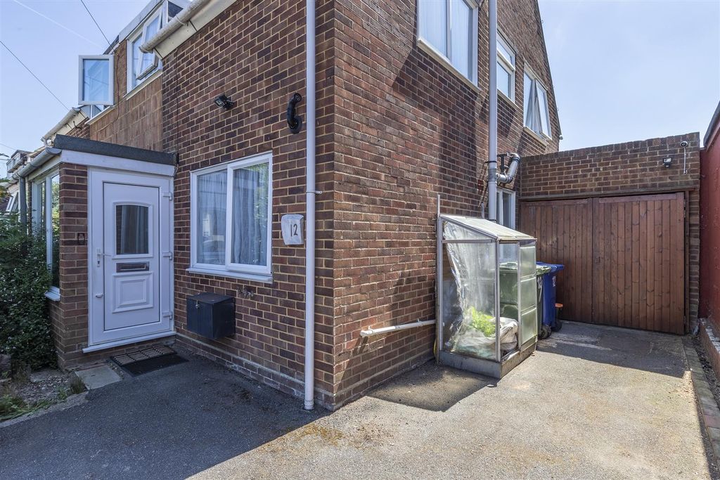 Property photo 2 of 28