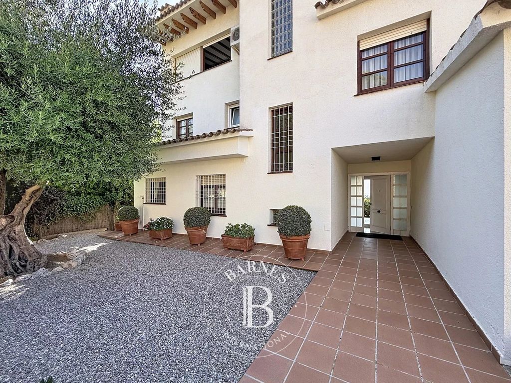 Property photo 2 of 51