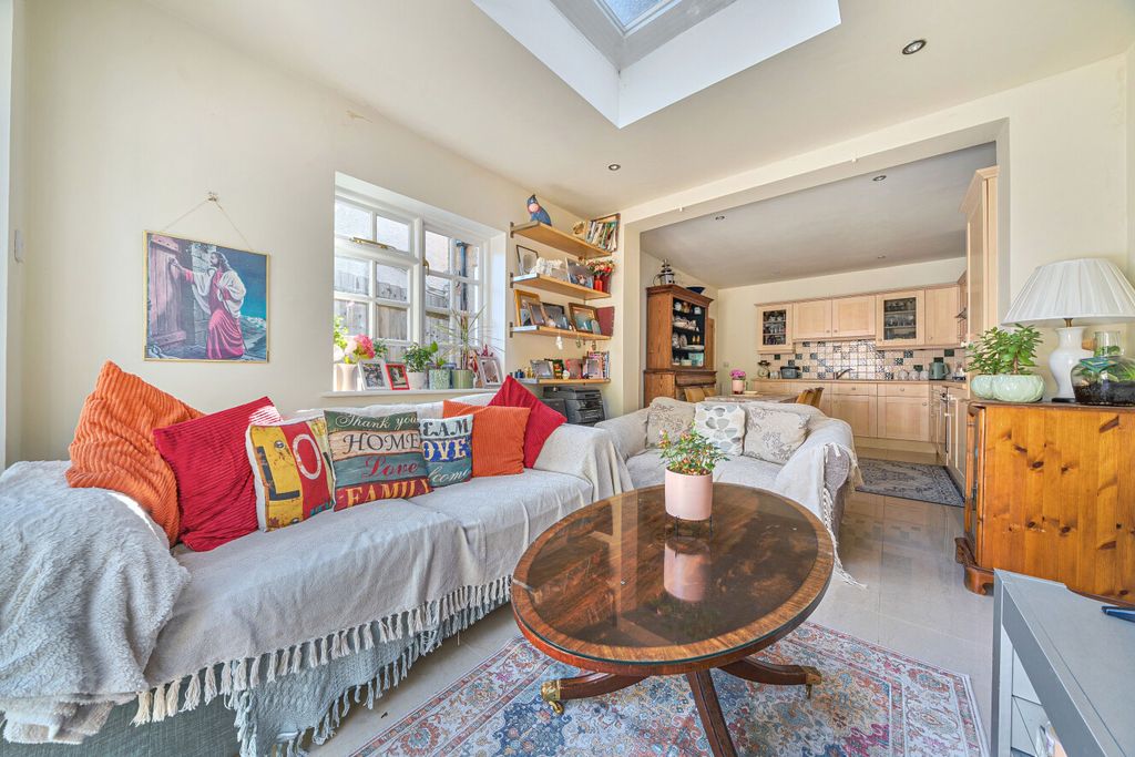 Property photo 3 of 13 1466934-11-6A1716...