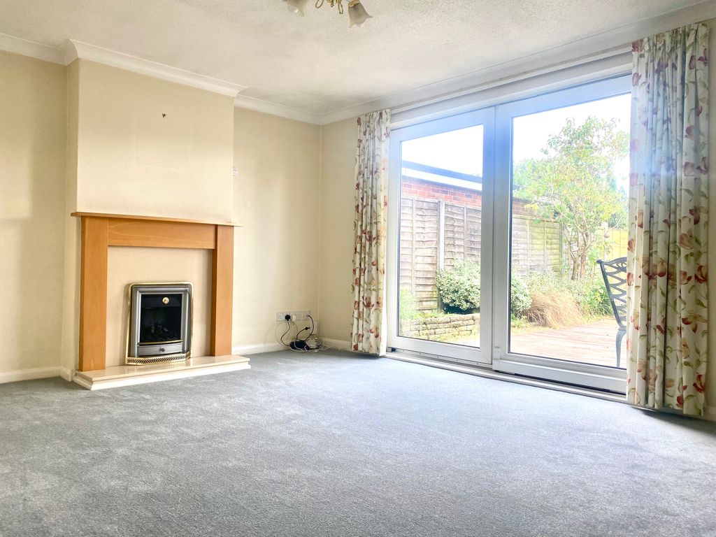 Property photo 3 of 10 Living Room