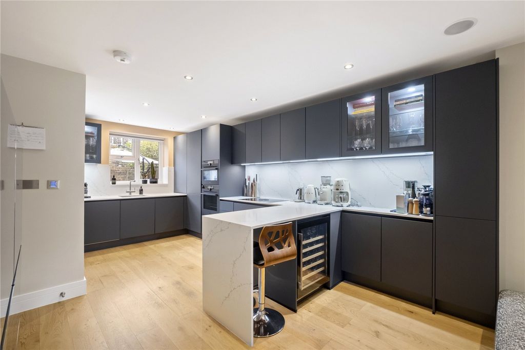 Property photo 2 of 14 Kitchen