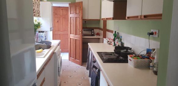 Property photo 2 of 8 Kitchen