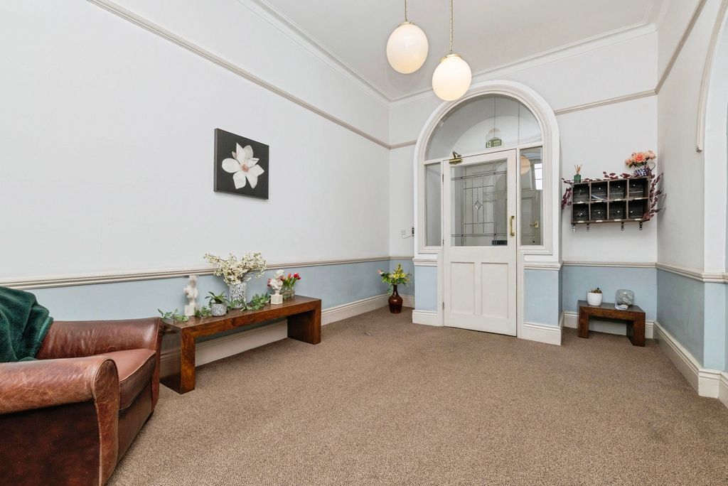 Property photo 2 of 20 Pbox-Img.Jpg