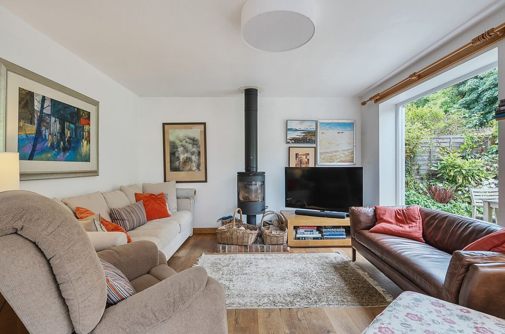 Property photo 3 of 16 1343910-30-68A5E3...