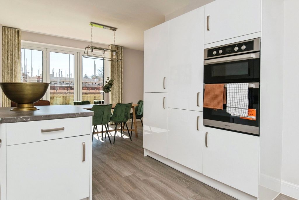 Property photo 3 of 14 Photo