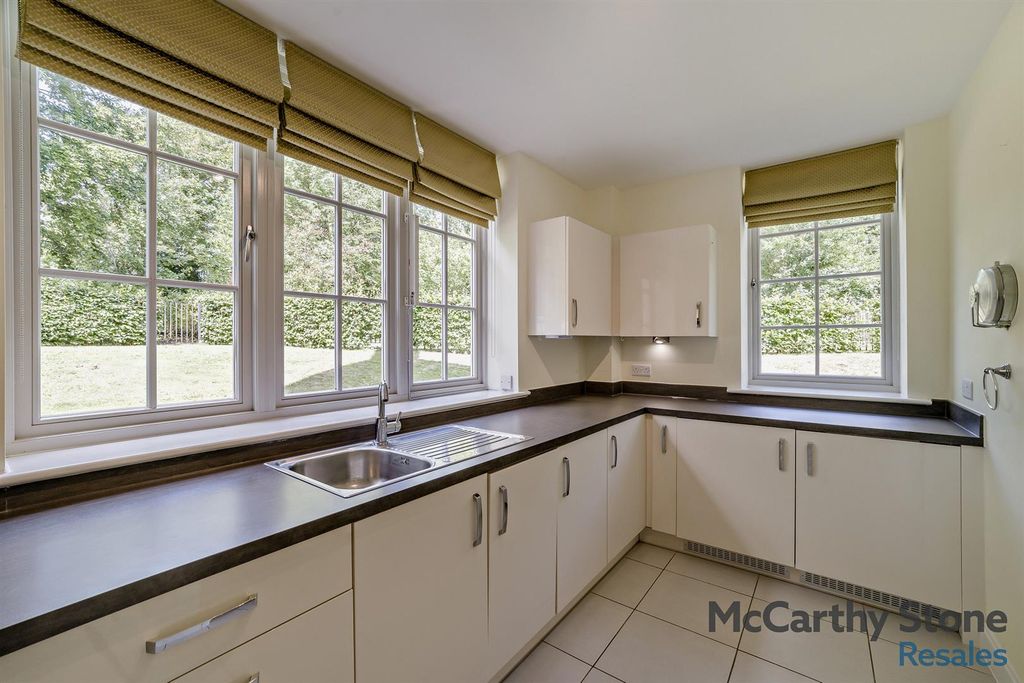 Property photo 3 of 17 8659672-Interior11-800.Jpg