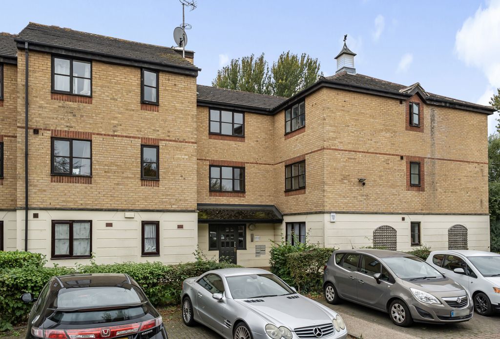 Property photo 1 of 14 1357653-13-68d6A9...