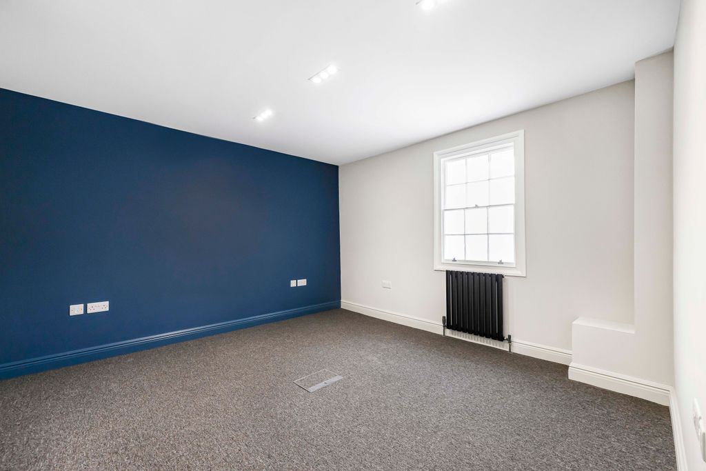 Property photo 2 of 10 11_37752