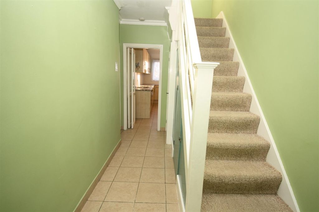 Property photo 3 of 22 Entrance Hall.Jpg