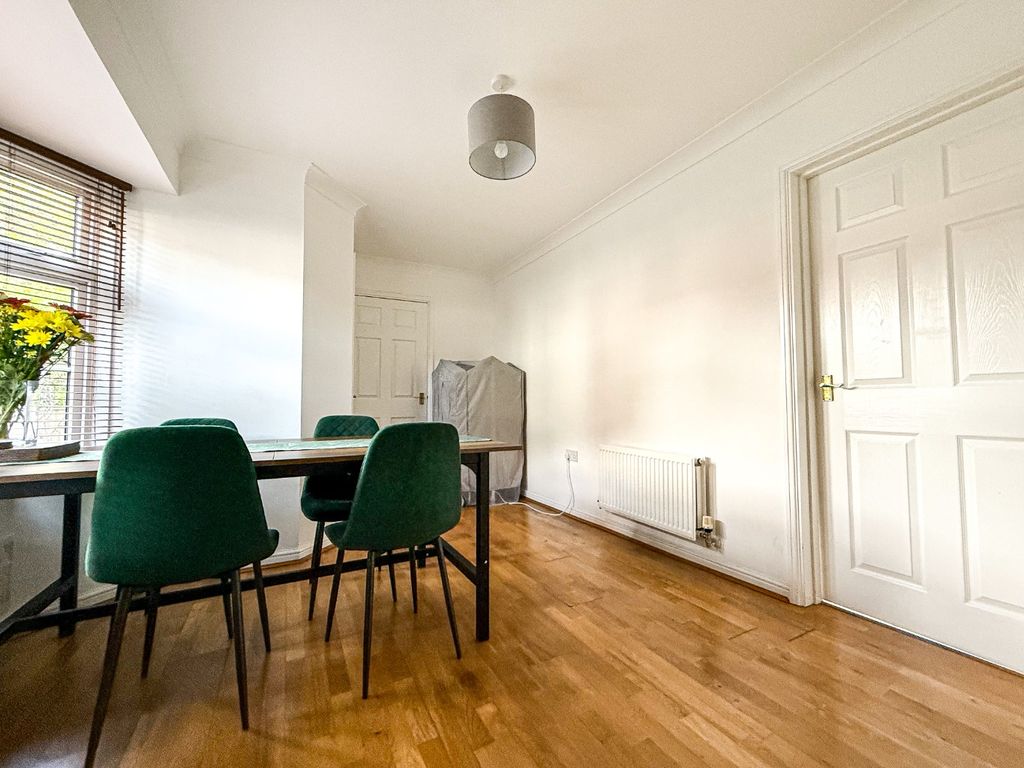 Property photo 2 of 21 4573856