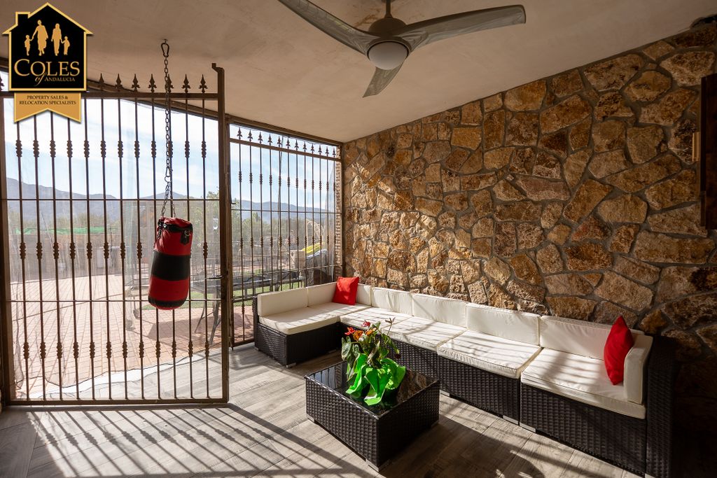 Property photo 2 of 41