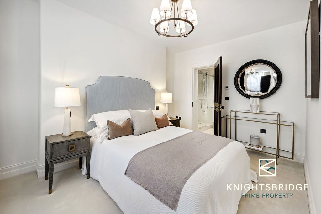 Additional image 10 of 6 bed property to rentChester Square, London SW1W