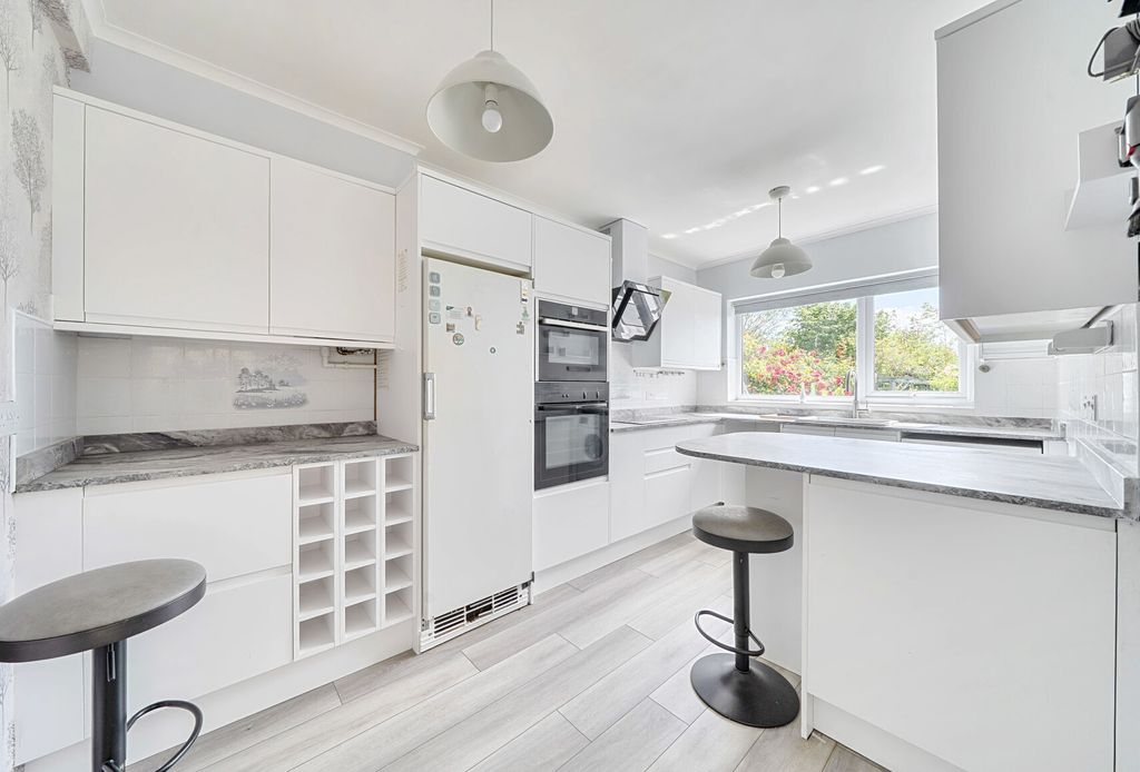 Property photo 2 of 16 1469130-19-6A2847...