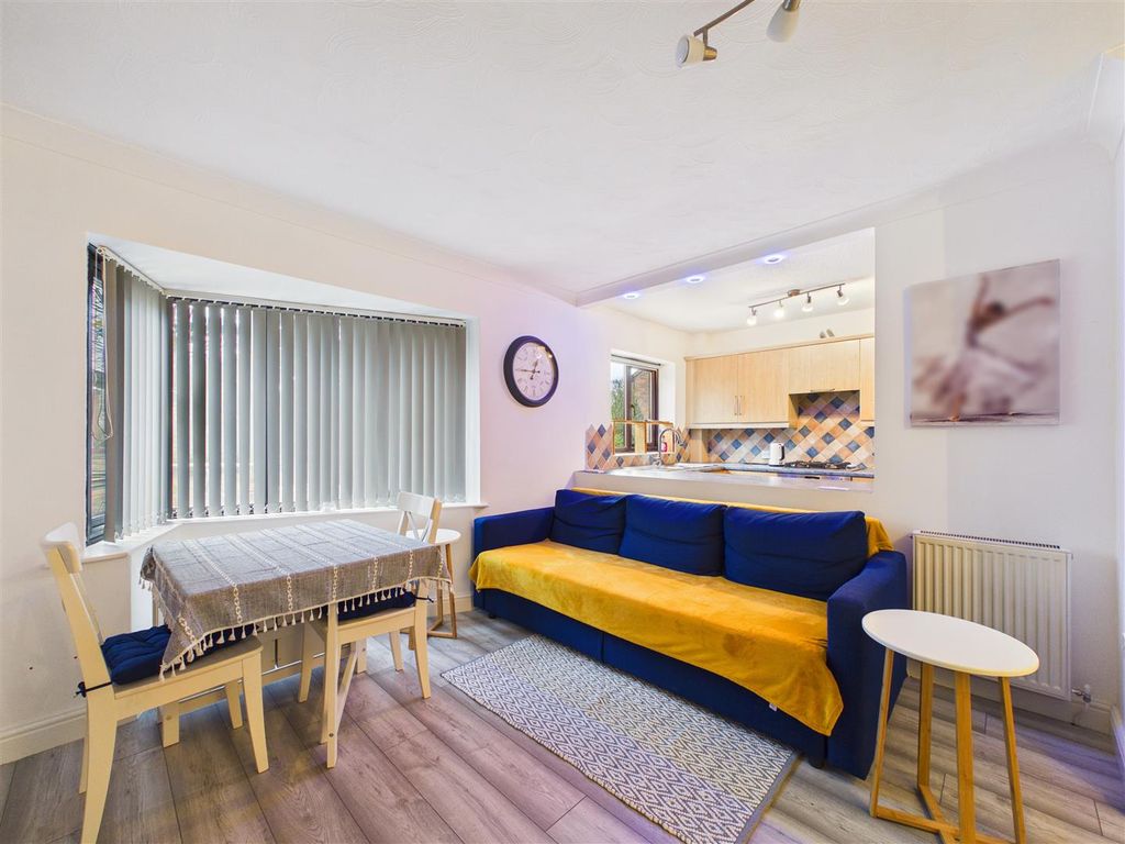 Property photo 3 of 11 Cam03303G0-Pr0332-Still003.Jpg