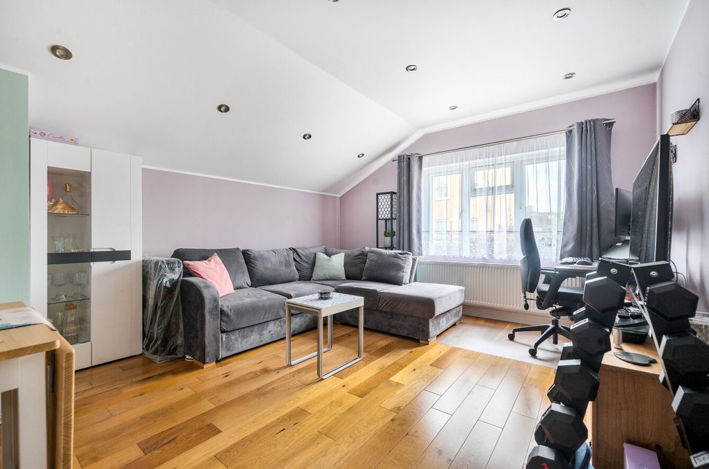 Property photo 1 of 10 1477997-12-6A2Be7...