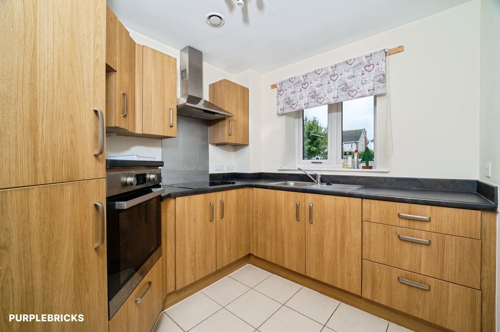 Property photo 3 of 18 Kitchen