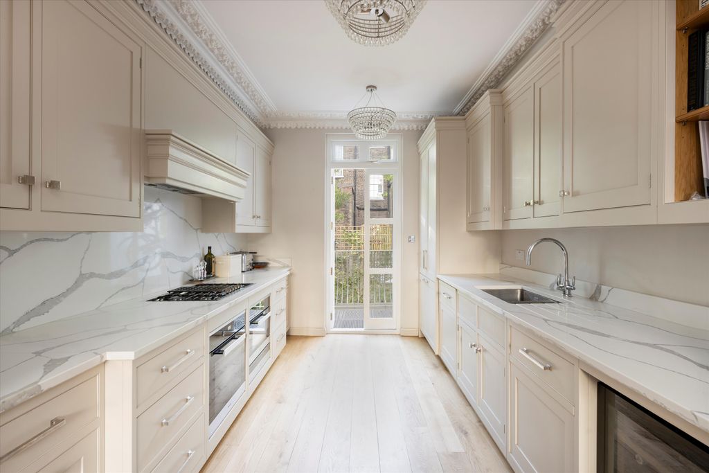 Property photo 3 of 19 Image