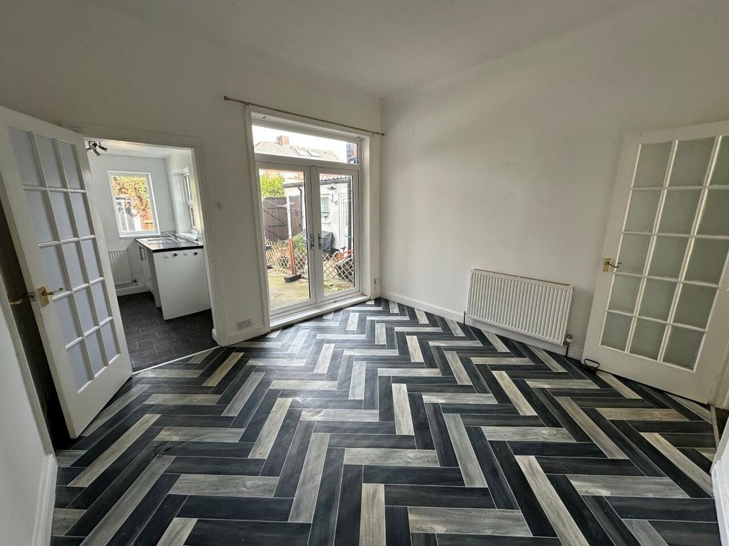 Property photo 3 of 7 Dining Room