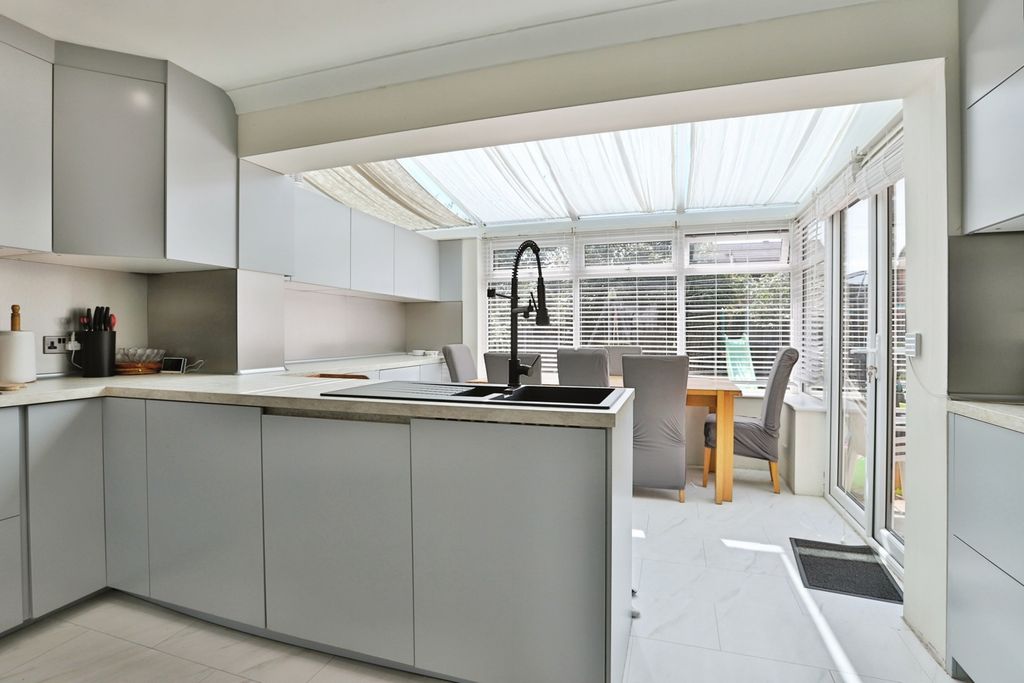 Property photo 2 of 21 Kitchen