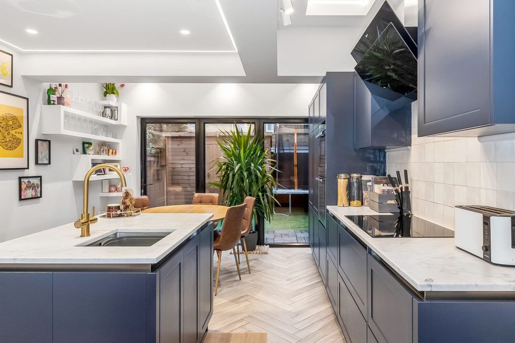 Property photo 2 of 21