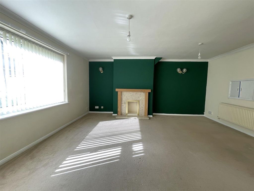 Property photo 3 of 11 Liv.Jpg