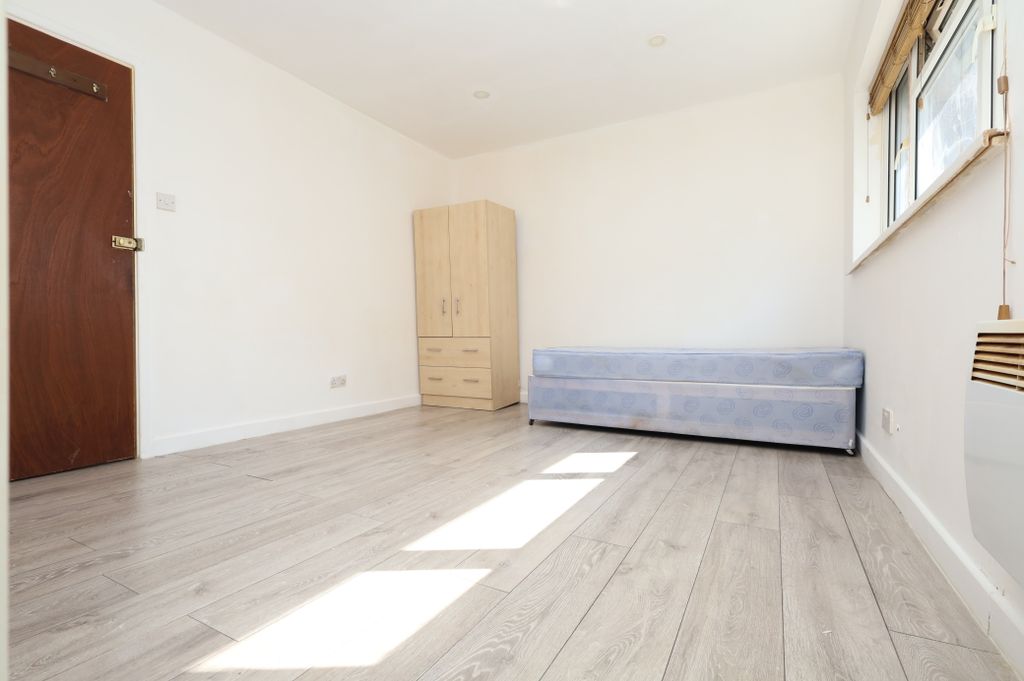 Property photo 2 of 3