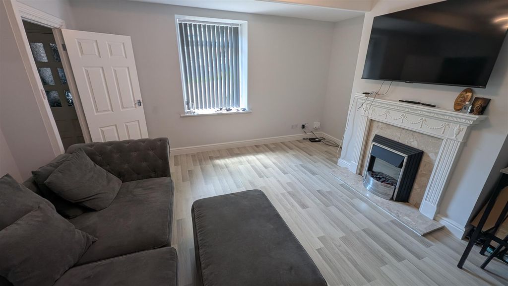 Property photo 3 of 13 Living Room