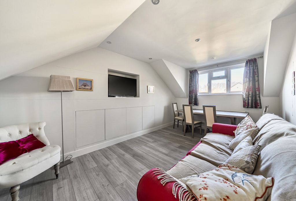 Property photo 1 of 9 1-69Aa1c1E5694B-1...