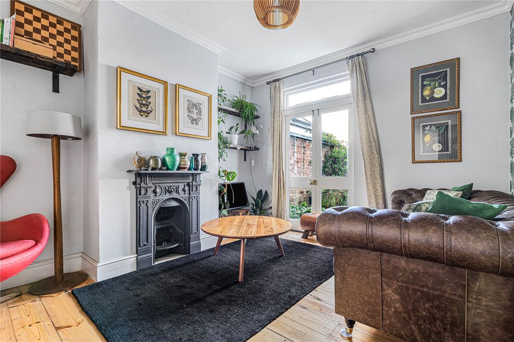 Property photo 2 of 16 Picture No. 11