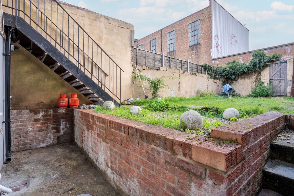 Property photo 3 of 10 4613815