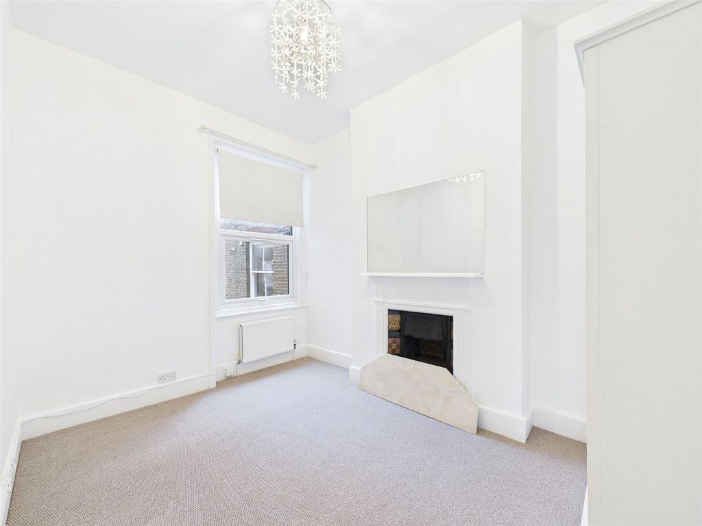 Property photo 3 of 5 Picture No. 11