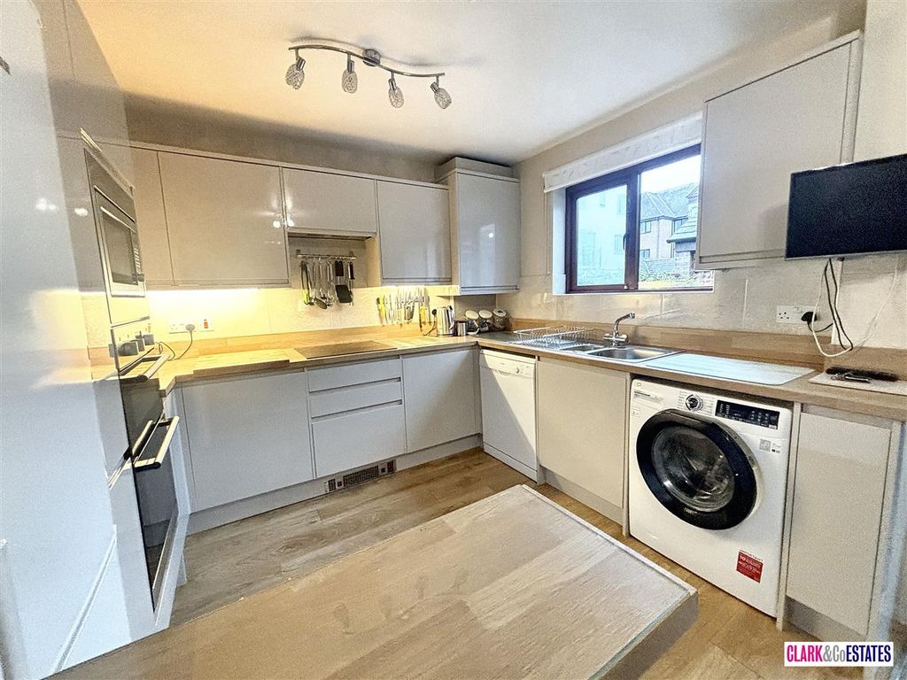 Property photo 2 of 16 Kitchen