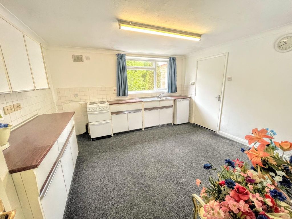 Property photo 3 of 11 Kitchen/Dining Room