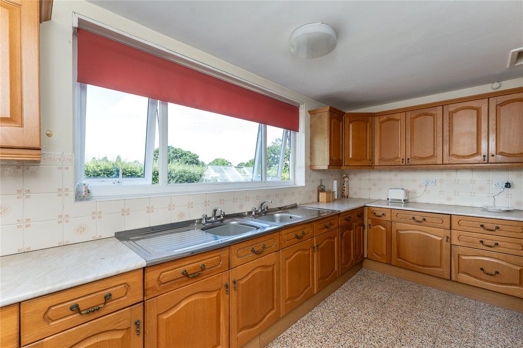 Property photo 2 of 33 Kitchen