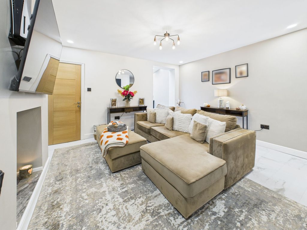 Property photo 2 of 27