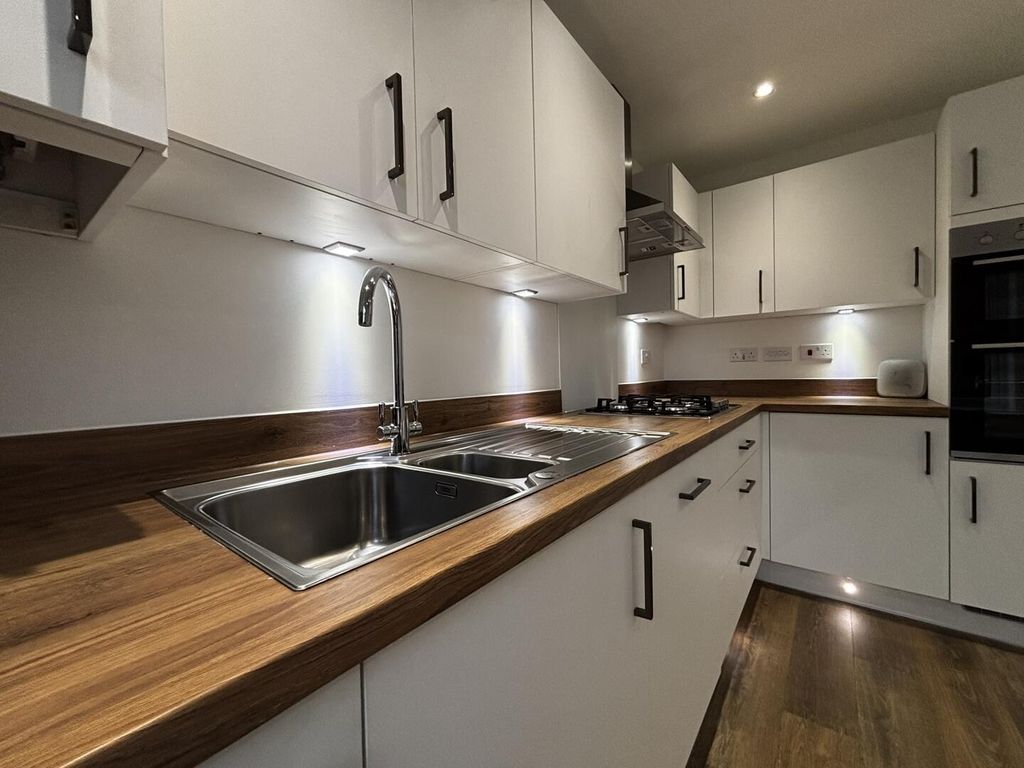 Property photo 3 of 20 Kitchen