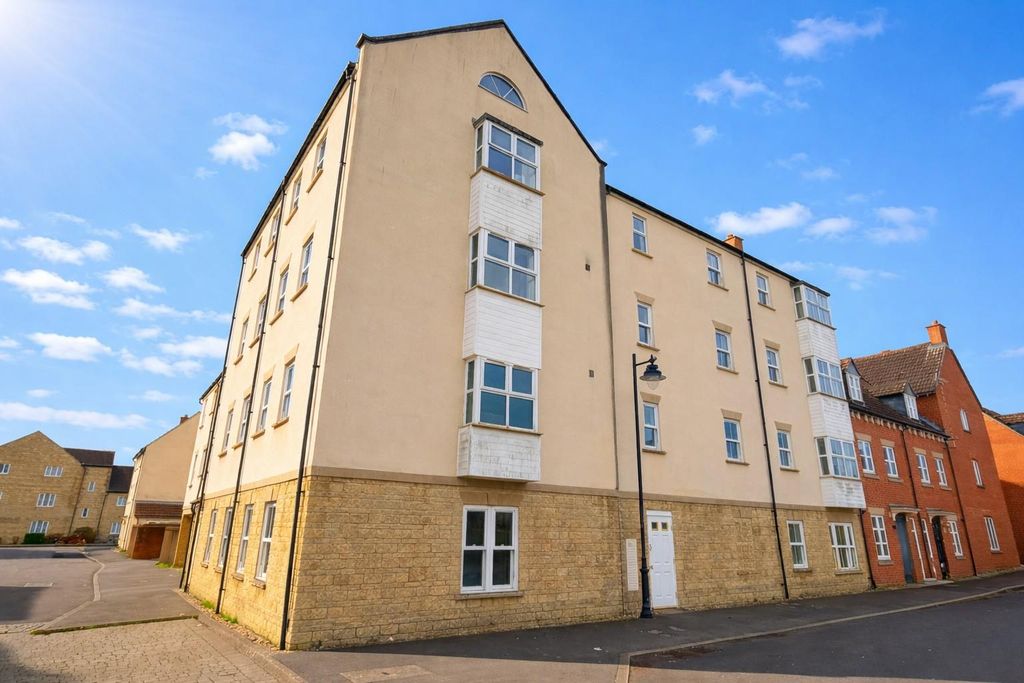 Property photo 1 of 8 Sunny Photo.Jpeg