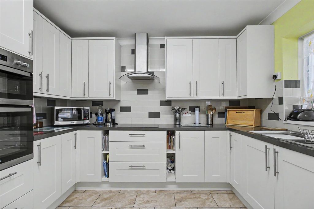 Property photo 2 of 24 Kitchen