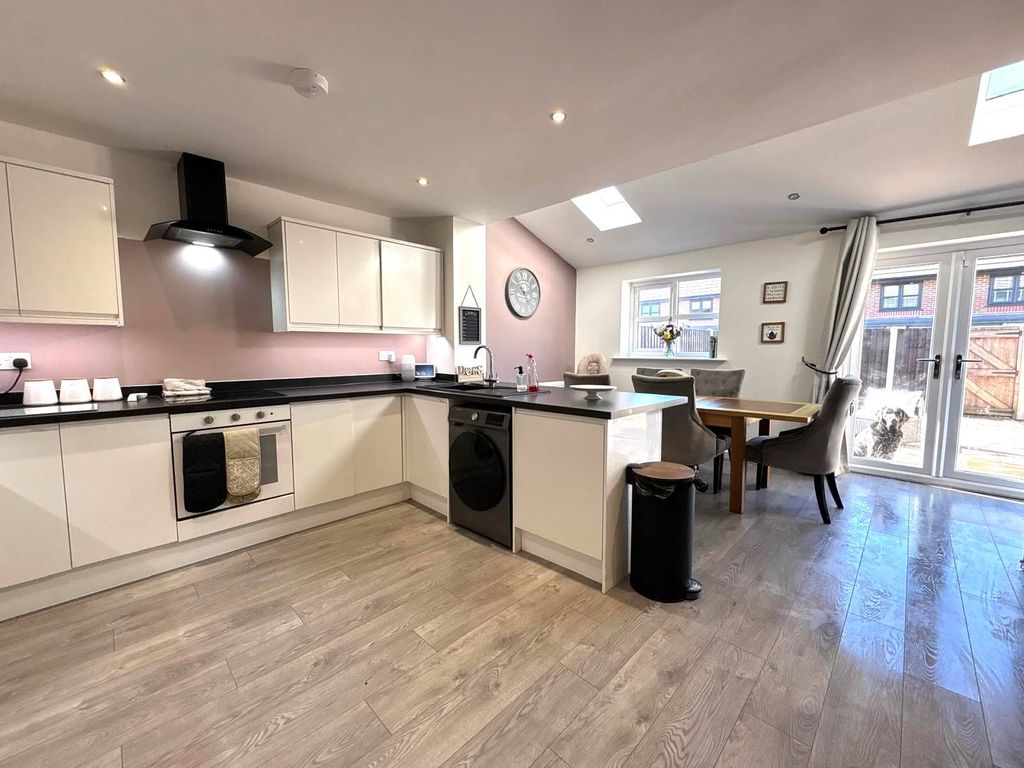 Property photo 3 of 30 Gallery