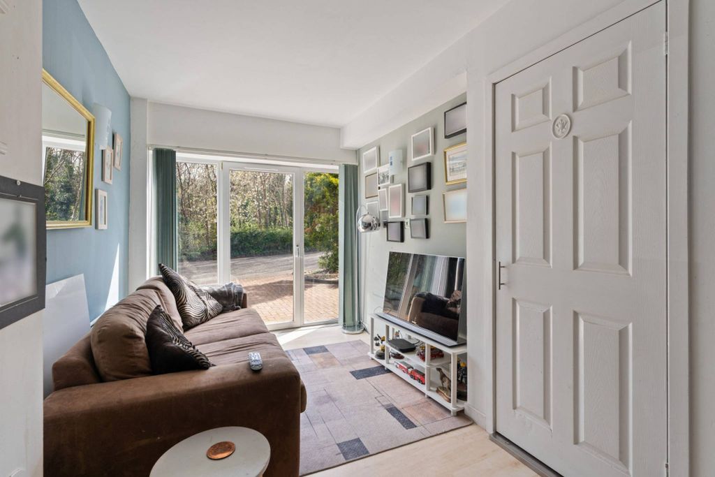 Property photo 3 of 32