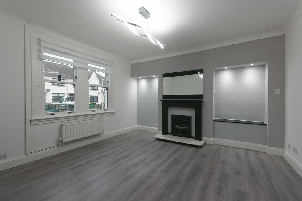 Property photo 2 of 27