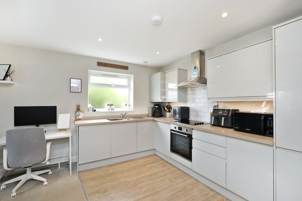 Property photo 3 of 12 Img_1490