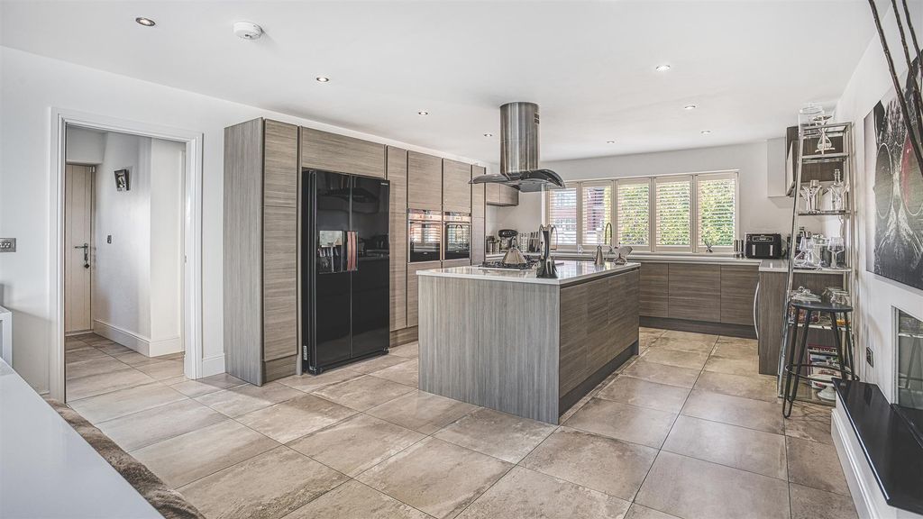 Property photo 3 of 32 E92A8943_Hdr.Jpg