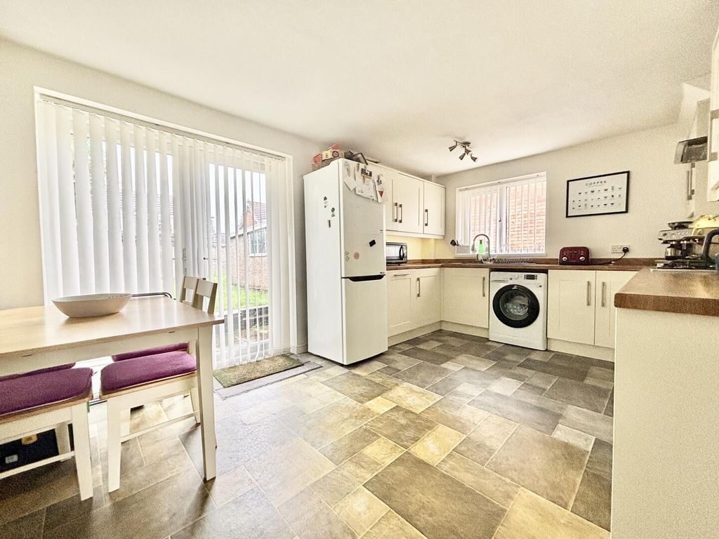 Property photo 3 of 15 Kitchen