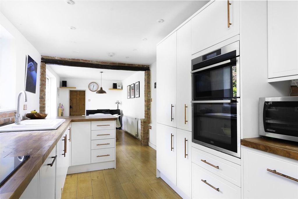 Property photo 3 of 11 Kitchen 2.Jpg