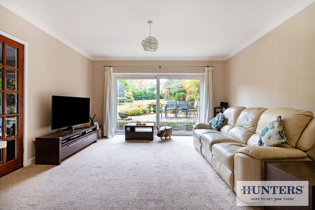 Property photo 2 of 30 100426_95 Westgate Guiseley  (8) - Copy_Low.Jpg