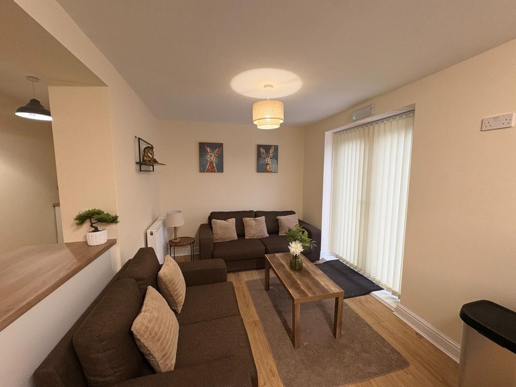 Property photo 3 of 4 Living Room